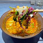 うずとかみなり - 後半、温泉卵を溶いて味変してみます