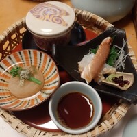 かに道楽 梅田店 - 籠盛り(かに造り、かに茶碗蒸し、大根炊いたの)