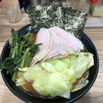 七代目武道家 - チャーシュー麺、キャベツトッピング