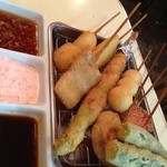 横田酒場 - 串揚げ １０本セット １３００円。