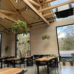 NOMU hakone - 明るい店内