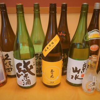 京都特有的当地酒也丰富多彩。和鲜鱼一起来一杯怎么样