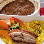 北海道ミートマーケット - ・肉専門店の三日仕込みの道産肉カレー弁当(トッピング角煮)1400円