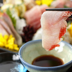 四季旬彩とお酒 桃源郷 - 新鮮な食材を使った刺身には旨味たっぷり！