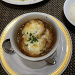 Casual Dining Chef's Table - 仙䑓麩？のオニオングラタンスープ