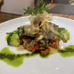 Casual Dining Chef's Table - ラタトゥイユ、バジルソースに蓮根チップスがアクセント