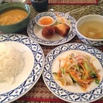 タワンタイ - ランチセット！日替わりカレーはイエローカレー