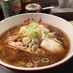 すみれ - 正油ラーメン！   味噌だけでなく、正油もいいのよ  