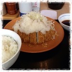 かつや - 今日のランチは、かつやの『おろしカツ定食』でした。
            夏は大根おろしでサッパリ♫
            （＾ω＾）