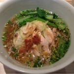 広尾はしづめ - 13.7月上　蒸し鶏のねぎ油がけをのせた温麺