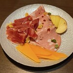 イタフレ酒場 シェアシェア - ハム＆チーズ盛り合わせ