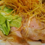 麺家 歩輝勇 - キャベツにチャーシュー