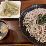 うどん大文字  - ざるそば＝550円
            ごぼ天＝140円←トッピング