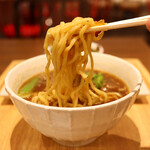 騒豆花 - 牛肉麺はもっちもちの太麺