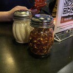 Gino's East - コンディメンツ。