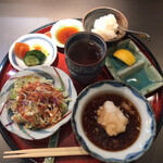 Tempura Tsukune Jima - 天つゆ、サラダ、おろし、お新香、レモン、白子用のポン酢他。