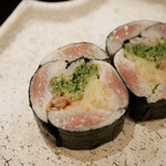 島津 - 一言で表現するならミルクのようなクリーミーな甘さを放つ鰯。生姜のザクザク感と茗荷が香りで旨さをバッチリと演出。