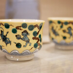 島津 - 素晴らしい九谷焼は神様が描かれている遊び心が可愛い作品。