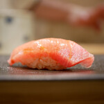 島津 - ◇大中（佐渡）
      大トロと中トロの間の部位。