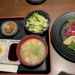 熊本ホルモン - 馬刺し定食(1800円)、ご飯大盛り無料