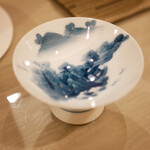 島津 - 眺めながら頂くお酒の美味しさに目覚めてしまいそうな作品。