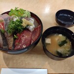 丼 万次郎 - 地魚海鮮丼が１１００円！