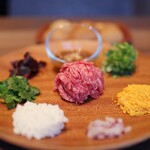 燒肉Ushigoro 新宿三丁目店 - 異國風味和牛生肉塔塔