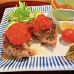 厚切り牛たんと東北地酒 陸奥 - ソースをかけました