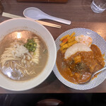 ヌードル＆スパイスカレー 今日の1番 - 朝かけ(煮干しソバ)と朝カレー(ポークとフルーツのカレー) セットで¥1,000-(税込)