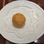 Hamayuu - 食べログクーポンでプレゼントの胡麻だんご