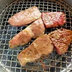 肉屋直営 焼肉 但馬屋 - 2023年3月3日(金) 但馬屋さん　厳選カルビ·和牛上ロース