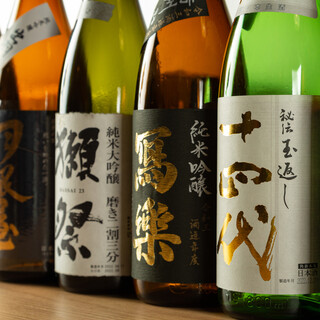 全国各地から仕入れる日本酒。定番からレアな銘酒まで種類豊富