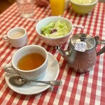 イタリアンダイニングDONA - 『本日のスープ(じゃがいものポタージュ)』
            『サラダ』
            『紅茶(Hot)』