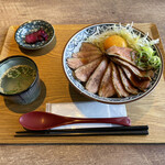 Torikamome - 「ランチ：炙り鴨丼（追加 鴨肉）」