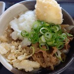 桃山亭 - 肉ぶっかけ温小(580円)+温玉天(130円)