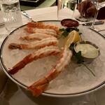 Smith & Wollensky - イビ・コクテール。コンディメンツはカクテル・ソースとグリーン・ゴッデス。