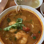 インディアンレストラン サイノ - クイッティオ.トムヤムの
            スープは酸味とスパイスが効きつつも
            角が丸められた？テイスト
            ツルツルの米麺との相性も抜群