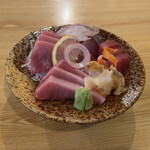 かもめ食堂 - マグロの刺し身