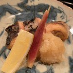 茜坂大沼 - 焼き物：桜鱒 脂がのっていたとても美味しい。 りんご？と大根をおろしたものでさっぱりと。