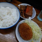 肉豆腐／コロッケ／中ライス