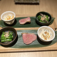 厳選焼鳥 一石三鳥 本店 - 季節の3点盛り
                    菜の花のお浸し、鴨肉のロースト、フルーツ金柑クリームチーズ和え