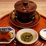 馬車道 大かわ - 鮑の肝ソース（中央）