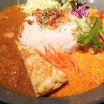 Ecchuu Uehara Ya - 八丁味噌とオレンジのチキンカレー＆魚介のレッドカレーのあいがけカレー