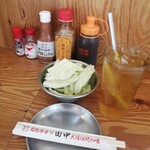 Kushikatsu Tanaka - お通しキャベツとジャスミン茶