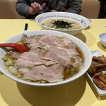 Doutomborikamukura - チャーシュー麺　唐揚げセット
                メガプレミアムチャーシュー麺が、売り切れたのは残念でしたが…   「普通のチャーシュー麺」旨い(^^)