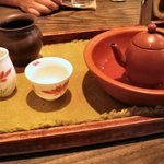 台湾茶藝館 月和茶 - 焼き菓子とお茶のセット(980円)。お茶は四季春烏龍茶をチョイス