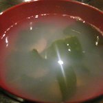 海楽 - おにぎりにセットの味噌汁（？）