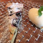 キノシタ - <'13/06/29撮影>デジュネ 1900円 のアメリカンチェリーのタルトとあんずのアイスクリーム