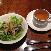 グリル満天星 麻布十番 新宿店 - セットのサラダとスープ