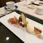 ル・プレジール - デザートはガトーショコラとバニラアイスにフルーツ